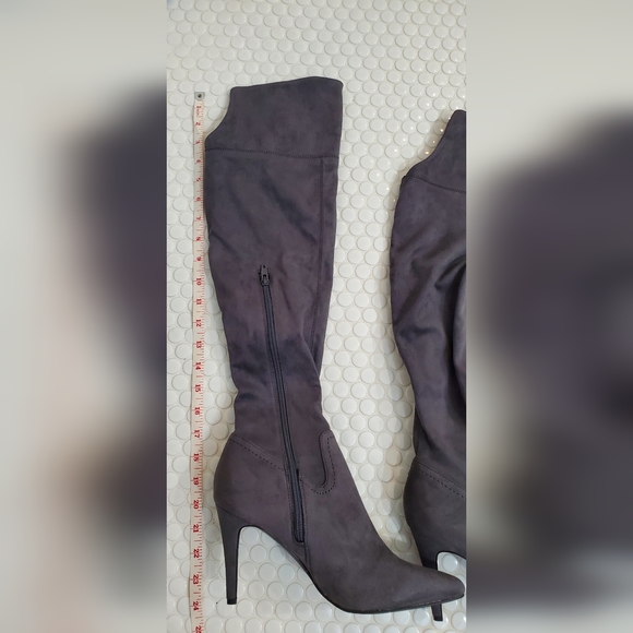 Le Chateau knee high boots - Picture 6 of 6